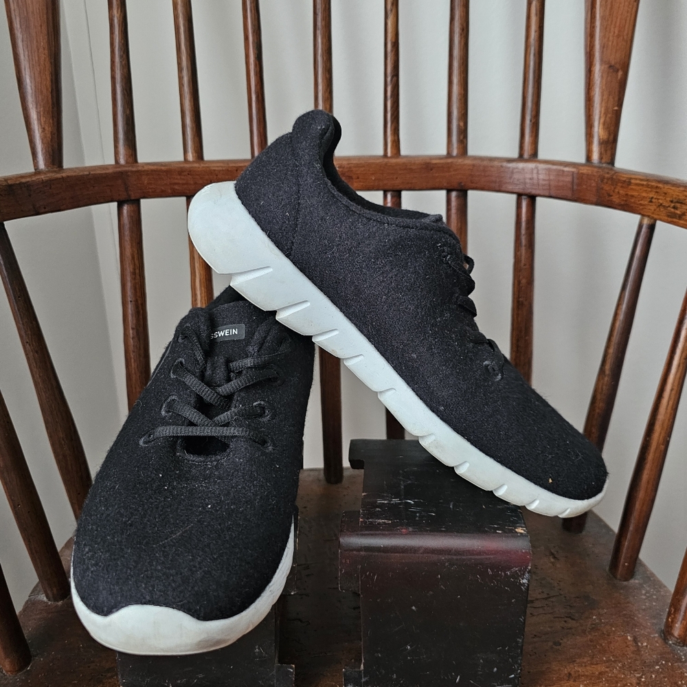 Giesswein Black Wool Euro Sz 40 Sneakers with White Soles Women or Men